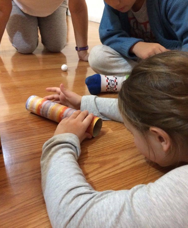 Clase de yoga infantil